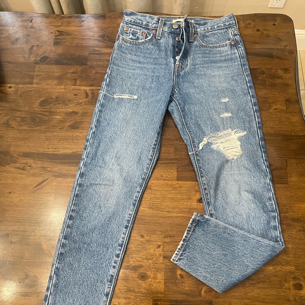 Woman’s wedgie icon fit ankle Levi’s
